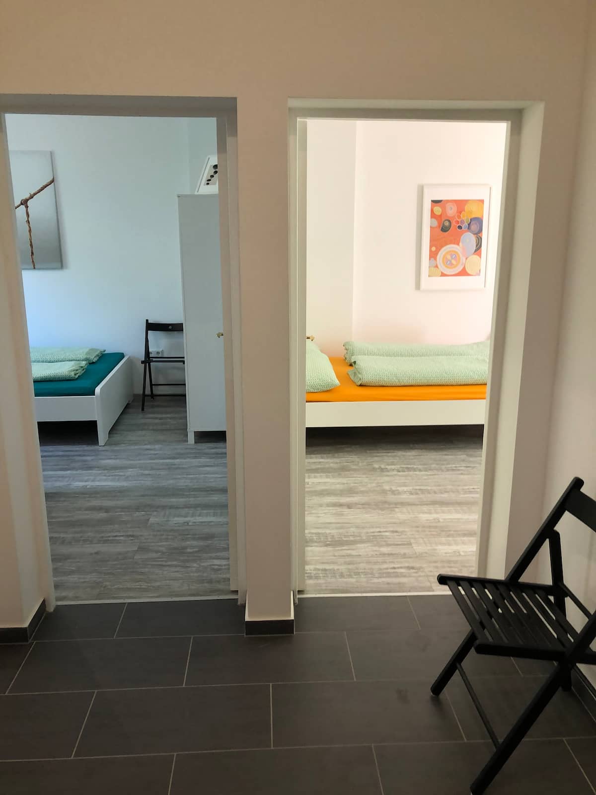 Popular Airbnb listing: Moabit - Quiet apartment for large groups in Moabit