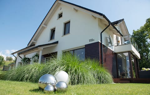 Top Airbnb: A suite with a kitchenette by the pond in Kudowa Zdrój