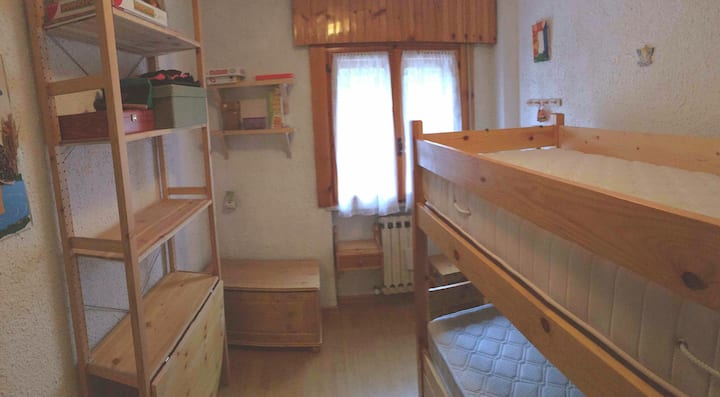 SPAVAĆA SOBA S KREVETOM NA KAT 2 KATA