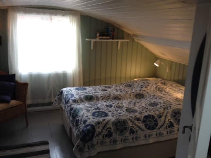 Dormitorio 1 con cama tamaño queen.