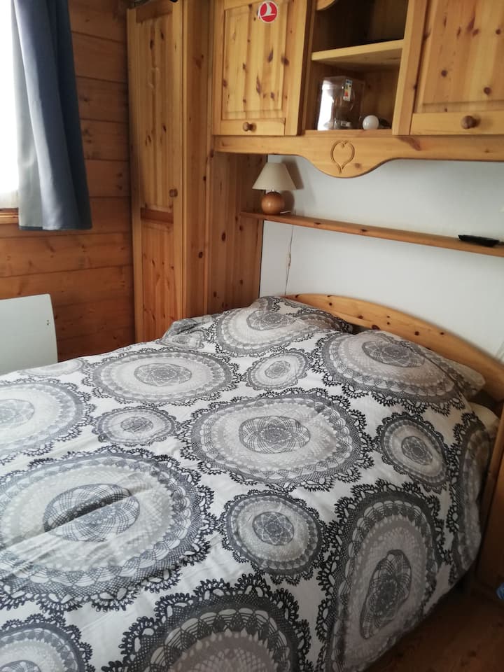 Magamistuba kaheinimesevoodiga 