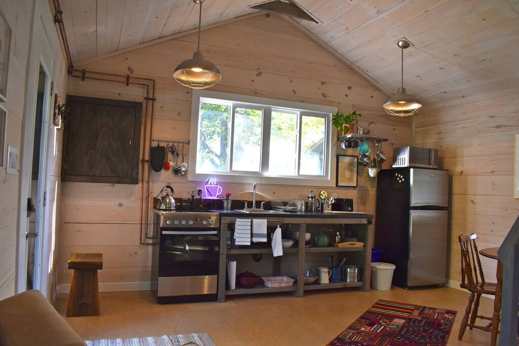 Bear S Cabin Cozy Waterfront Loft On West Lake 1 Bedroom
