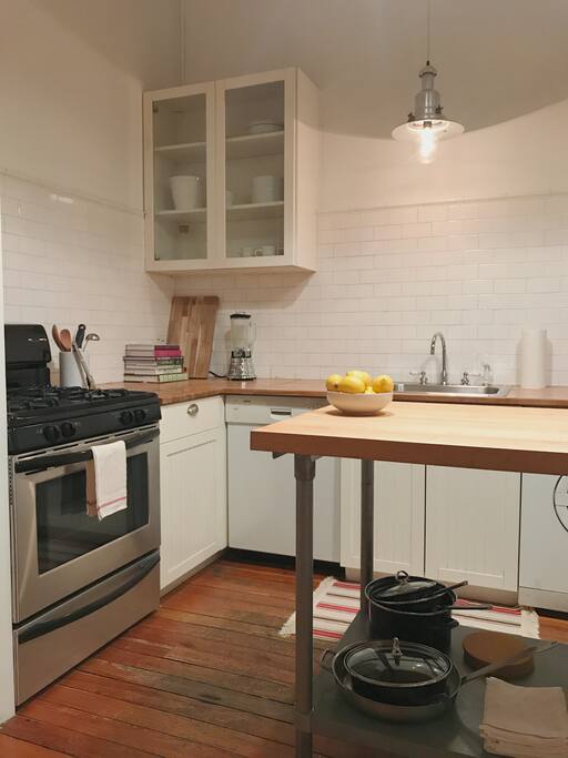 Fully loaded chef's kitchen with dishwasher to make clean-up easy.