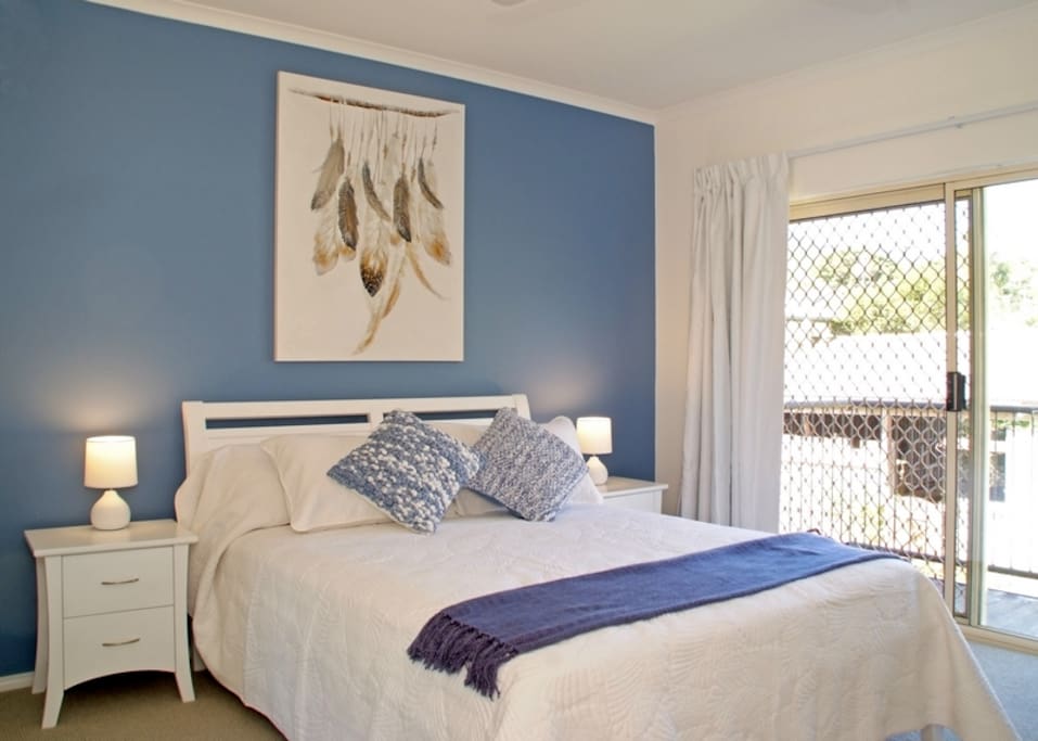 Main bedroom with queen sized bed