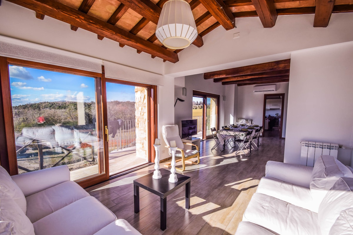 Successful Airbnb property: Villa with private pool & airconditioning 2km town in Amelia