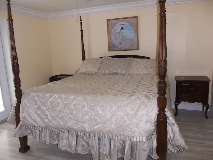 主卧1张加大双人床