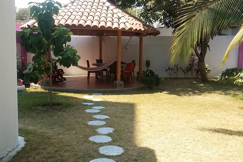 Patio con kiosko y hamaca