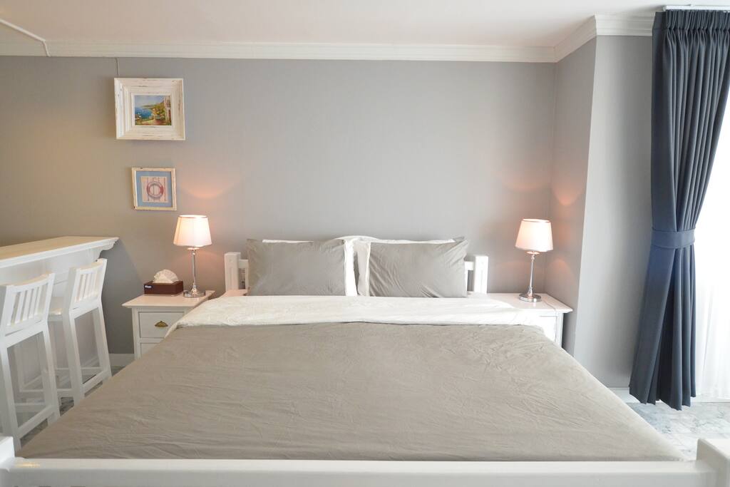 Comfy king size bed with luxurious 300 thread-count sateen cotton sheets