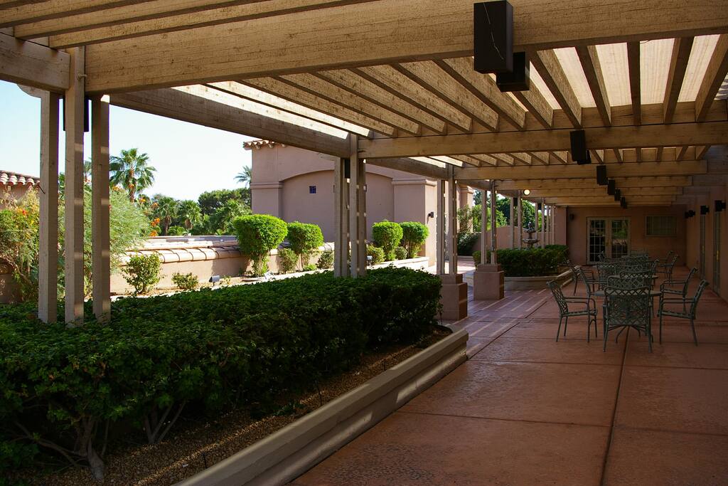 Clubhouse serves food and cocktails.