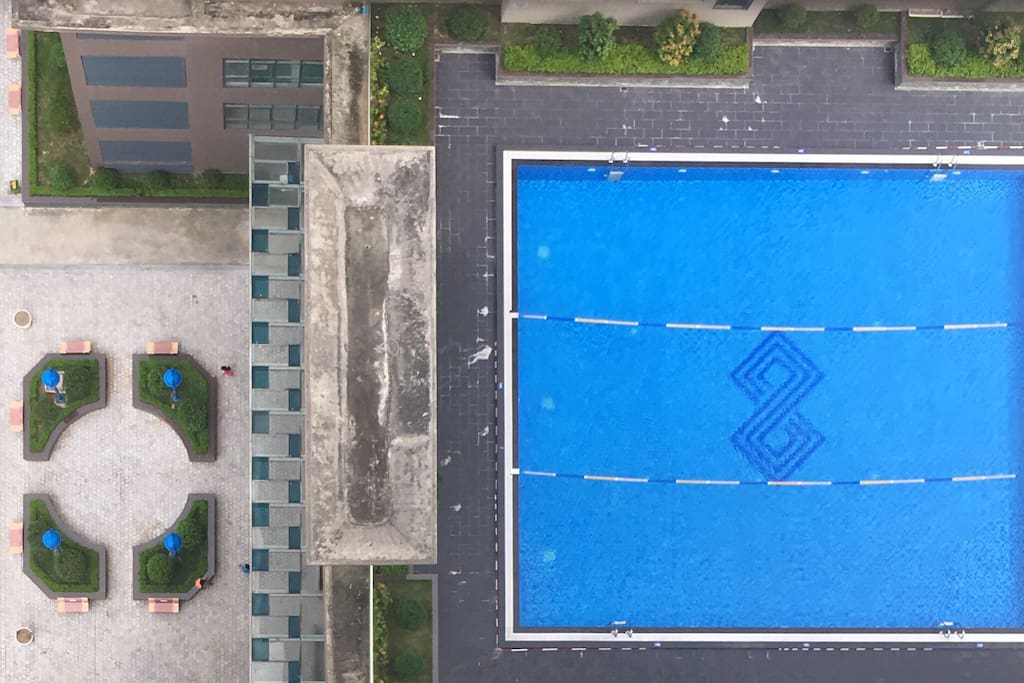 Outdoor Swimming pool at level 4 of the building