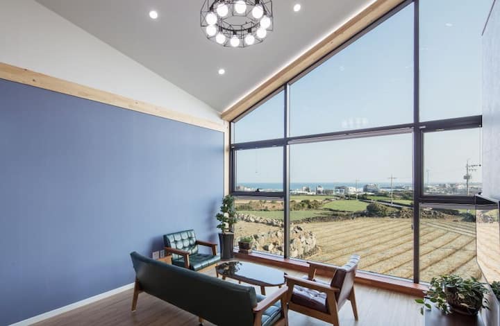 # النافذة الأمامية # فراش مريح ومنفوش # شواء فردي # نظافة # إدارة تطهير شاملة # تراس فردي # إطلالة على المحيط

النافذة الأمامية بأكملها (النافذة) للغرفة المتميزة المطلة على الشاطئ ، يمكنك رؤية البحر في لمحة كما لو كان يحتوي على جميع شاطئ وولجونج- ري الزمرد.في يوم ممطر ، كان الفنانين جميلين حقًا. كن منبهرًا. ~

النافذة بأكملها التي تلتقط كل شاطئ وولجونج 
 # لقد كانت نقطة الانطلاق لبناء البداية مرة أخرى.