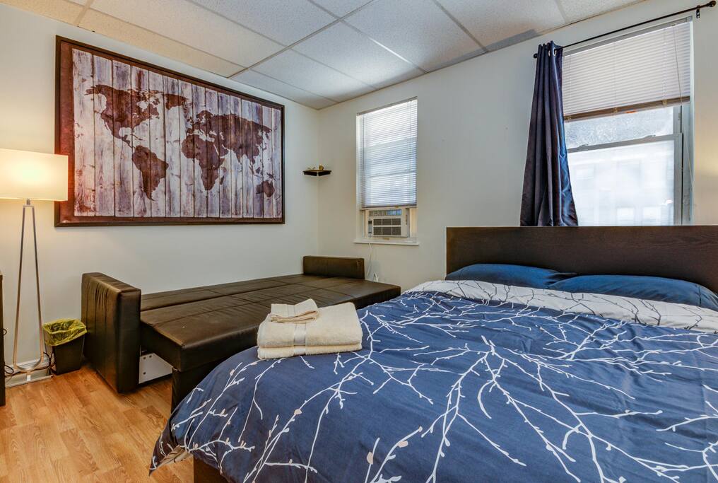 First bedroom - Queen sized leather futon!