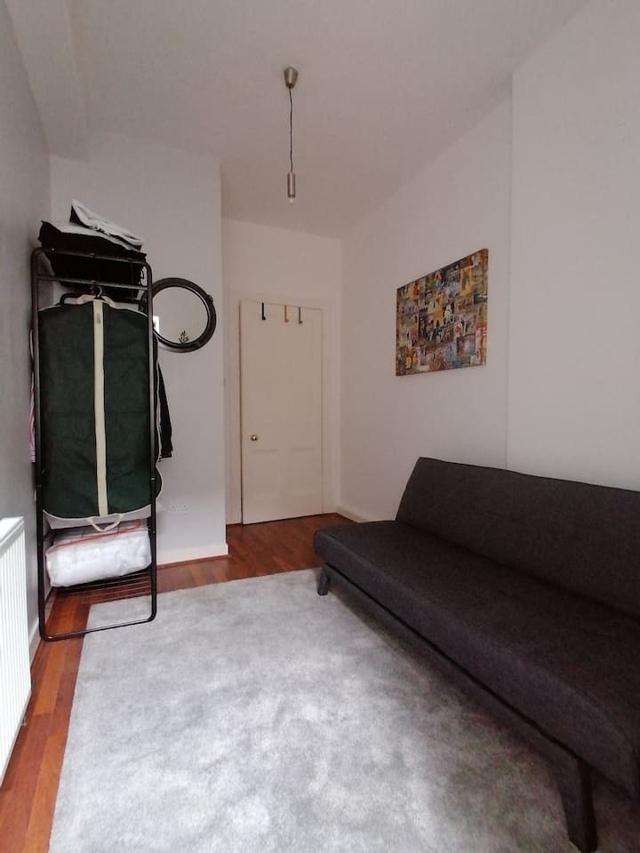 غرفة نوم 2/سرير أريكة