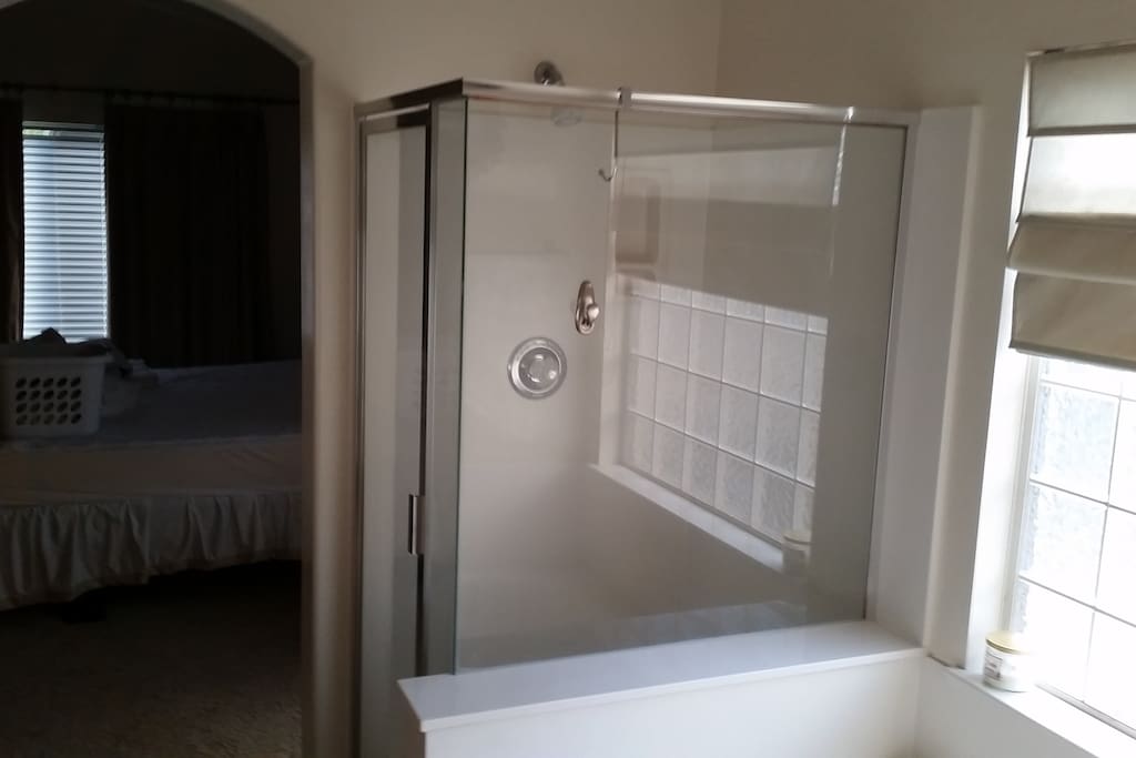 723 King Mstr Suite Bath