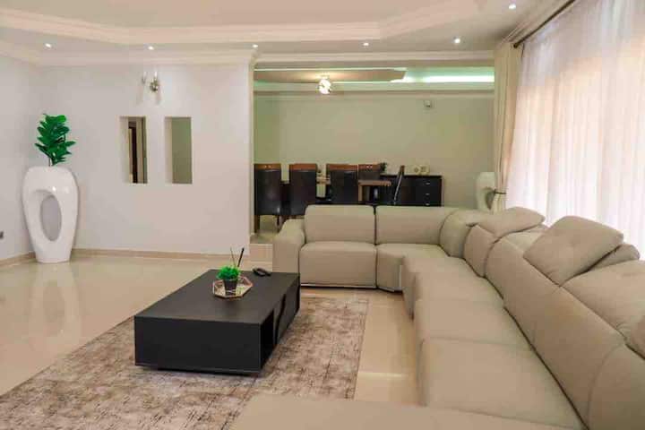 5 Bedroom In Quiet Neighbourhood. - Zimbabwe