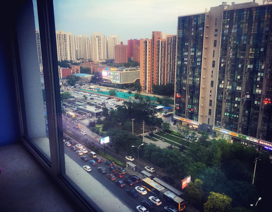 车水马龙,千里之外不离开