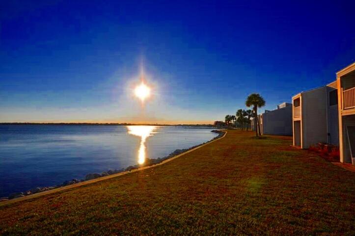 2 bedroom, 1 full bath Condo close to everything!