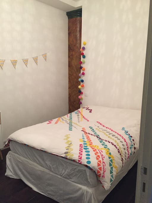 Chambre avec lit 140