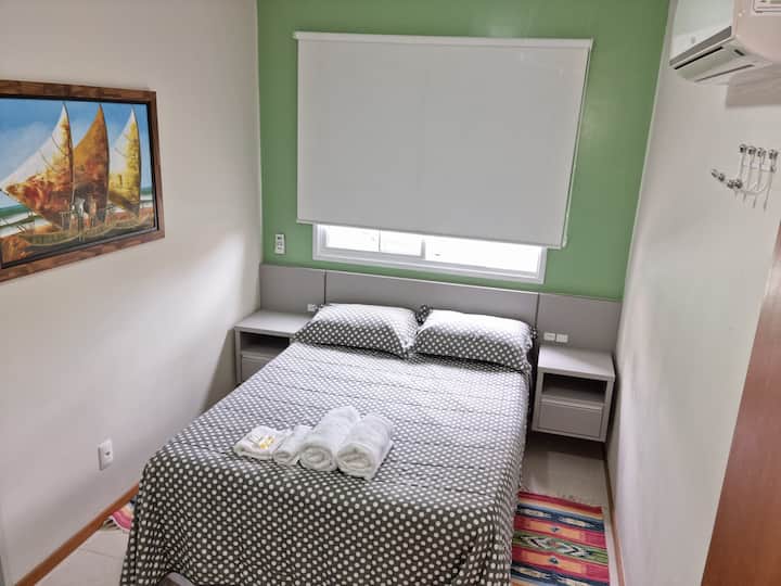 Wageni wa kijani kibichi wa chumba, wenye kiyoyozi.