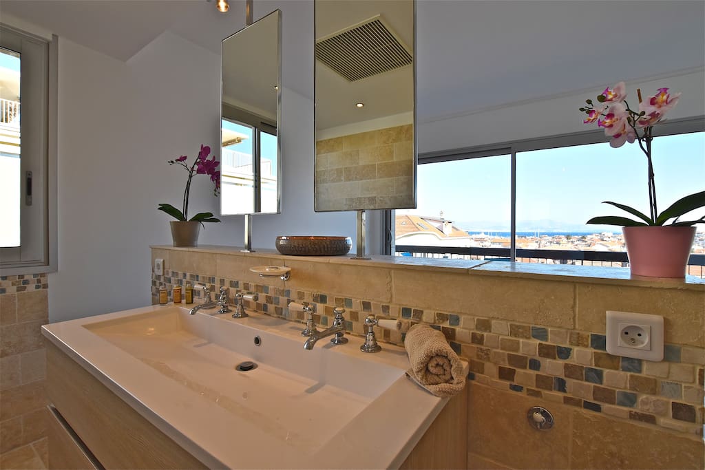 Bathroom master room
