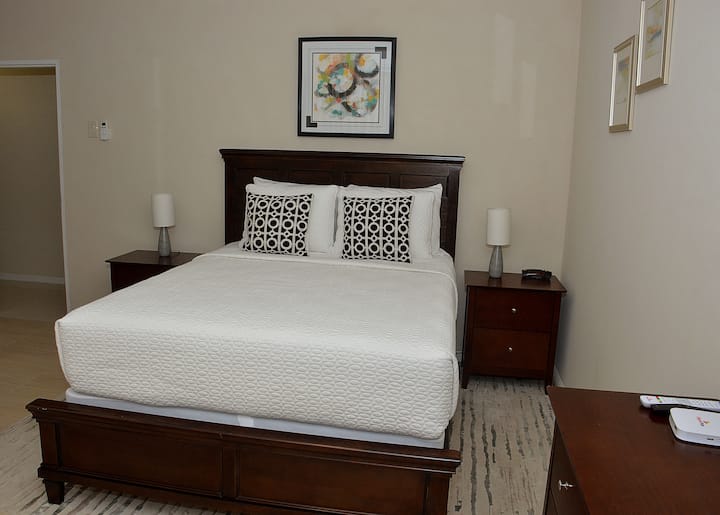 חדר אלמוג שחור 7