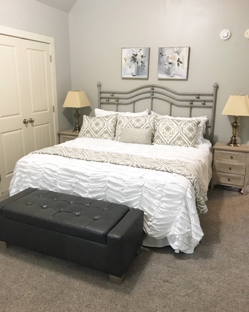 Суперголямо двойно легло в защитена спалня на тавана. 