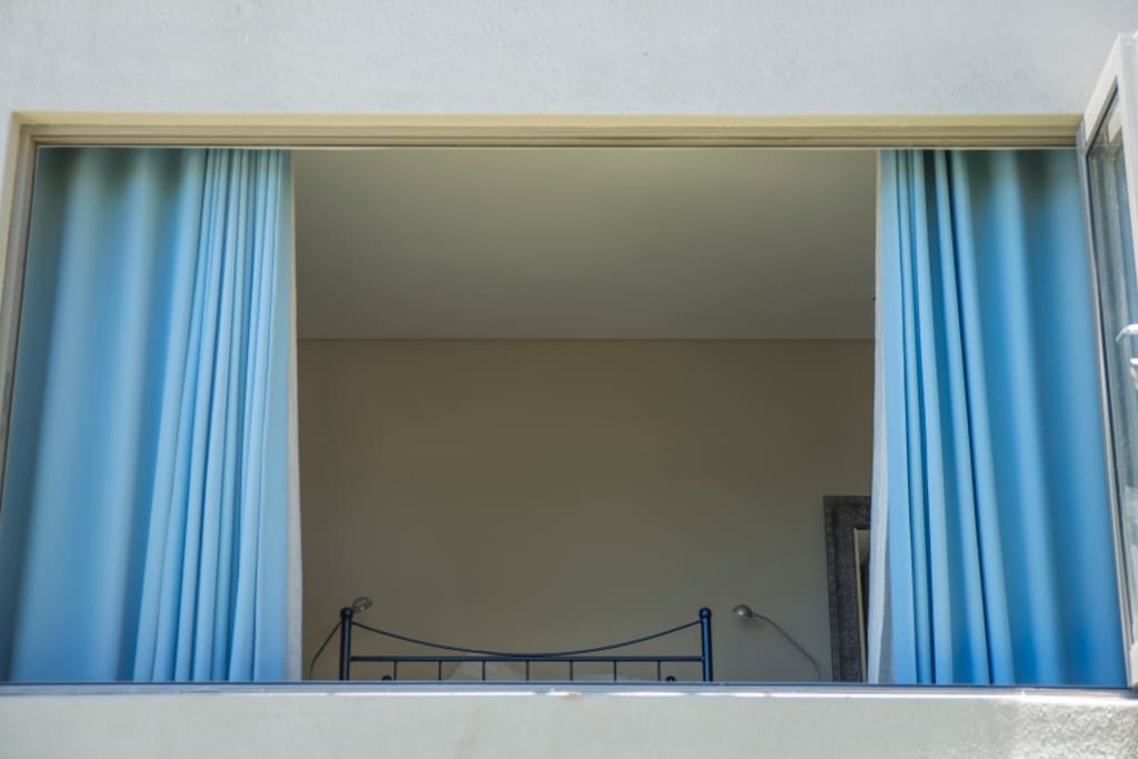 Sliding window opens completely