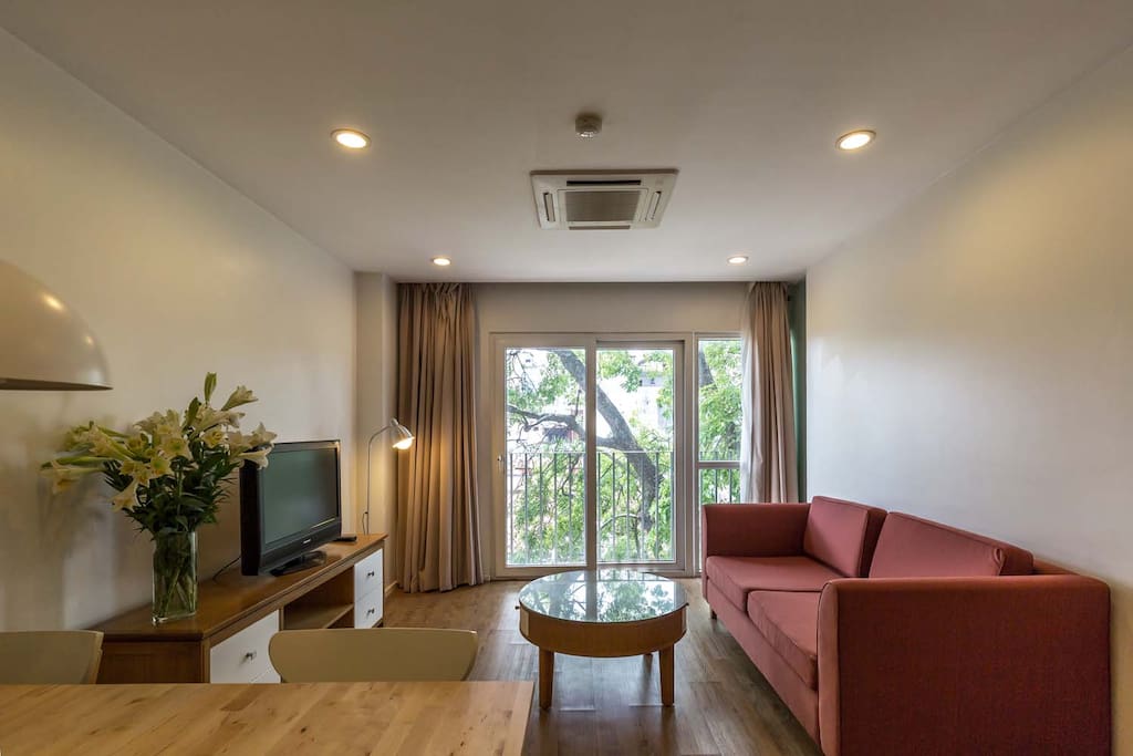 BIG SPACE FULL LIGHT OF LIVINGROOM