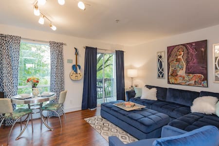 River & Blues-Downtown, Ground Level, Parking, Gym