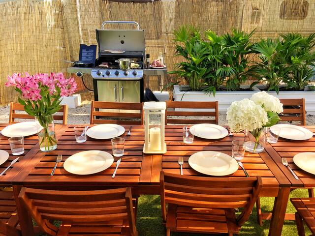 Paddle boards , nice patio, pool, beach, marina