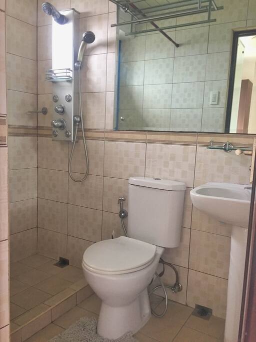 Ensuite T&B with hot and cold shower.