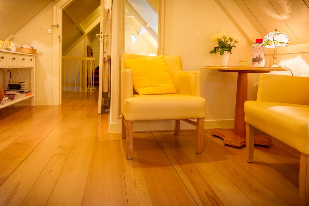 You have a comfortable sitting area with a coffee table and two armchairs, a TV, a DVD and CD player, alarm radio, a side table with crockery, coffee and tea facilities, free WiFi, DVDs, CDs, books and tourist information.