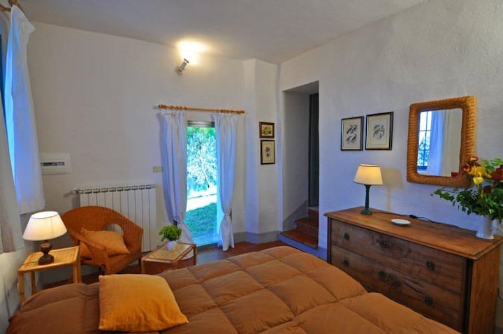 twin ground floor, direct access to garden