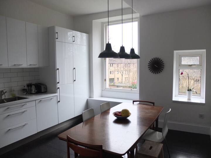 Sunny homeheart of West End Flats for Rent in Glasgow, Glasgow City