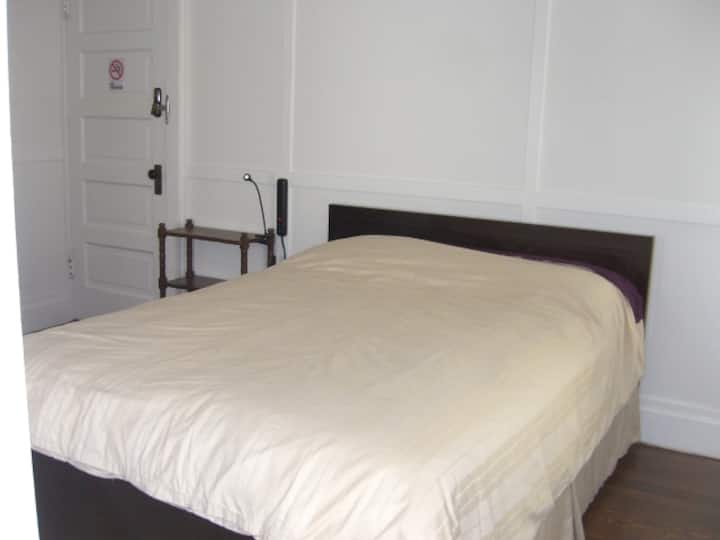 Haight Ashbury Experience Room 3 - San Francisco, CA