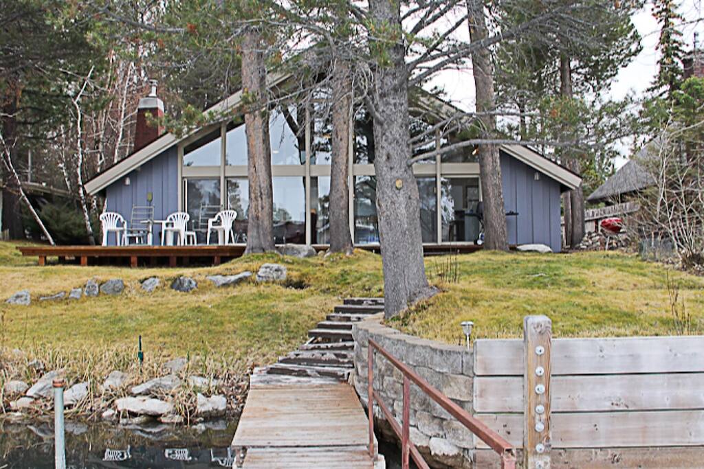 Beautiful dockside backyard (Parents Please note no fencing)