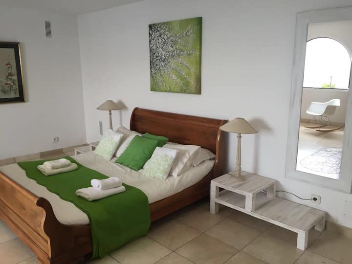 Спална соба 6, пространа 30 квадратни метри!!