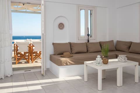 Zeus | 3 Bedroom Family Home with Sea View & Patio