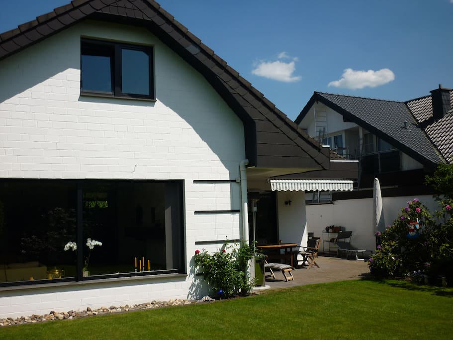 Haus Gartenansicht