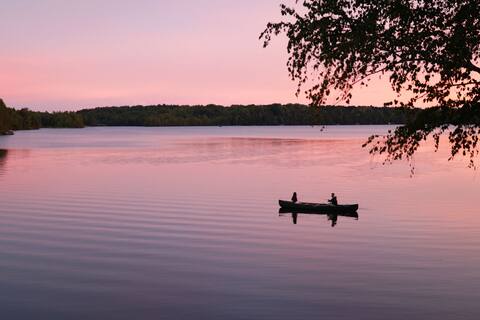 Serene Lakefront Retreat: A/C, Dock, Canoe, Kayaks
