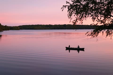 Serene Lakefront Retreat: A/C, Dock, Canoe, Kayaks