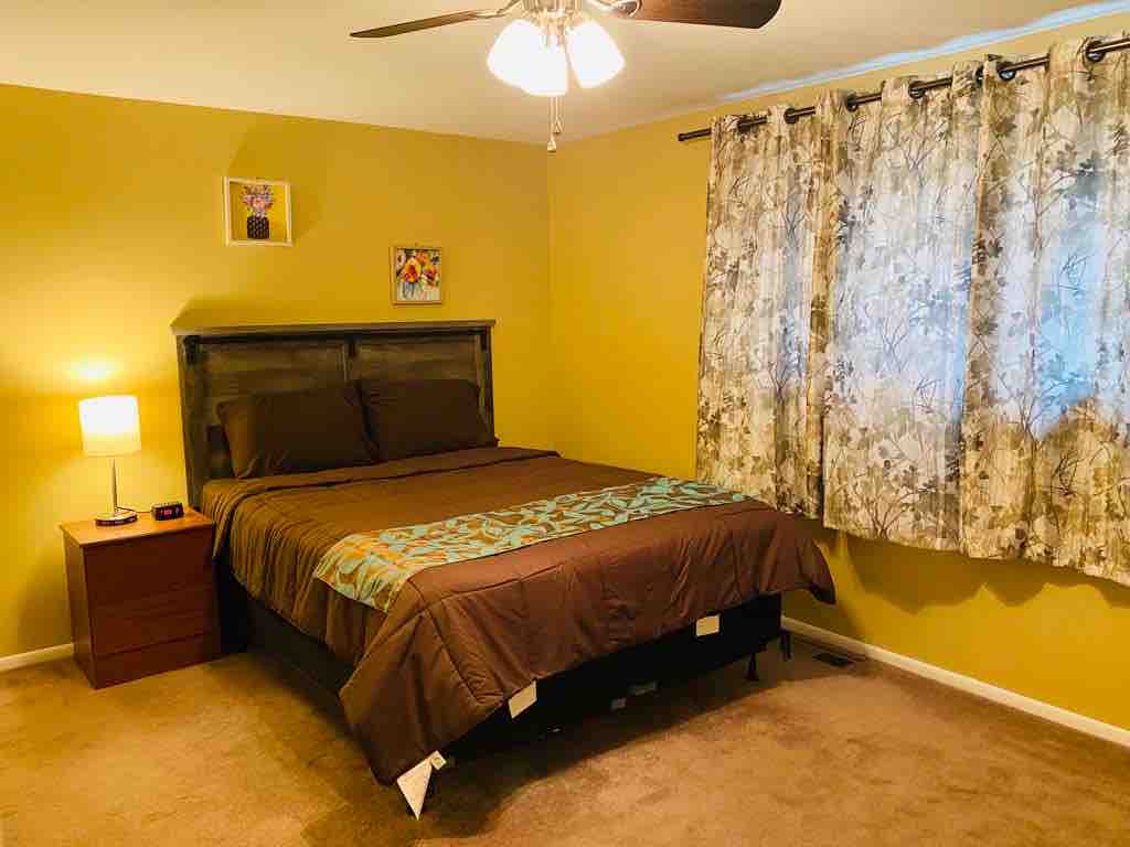 La habitación 4 tiene baño adjunto.