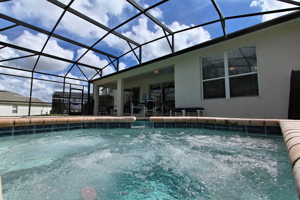 Spa pool.