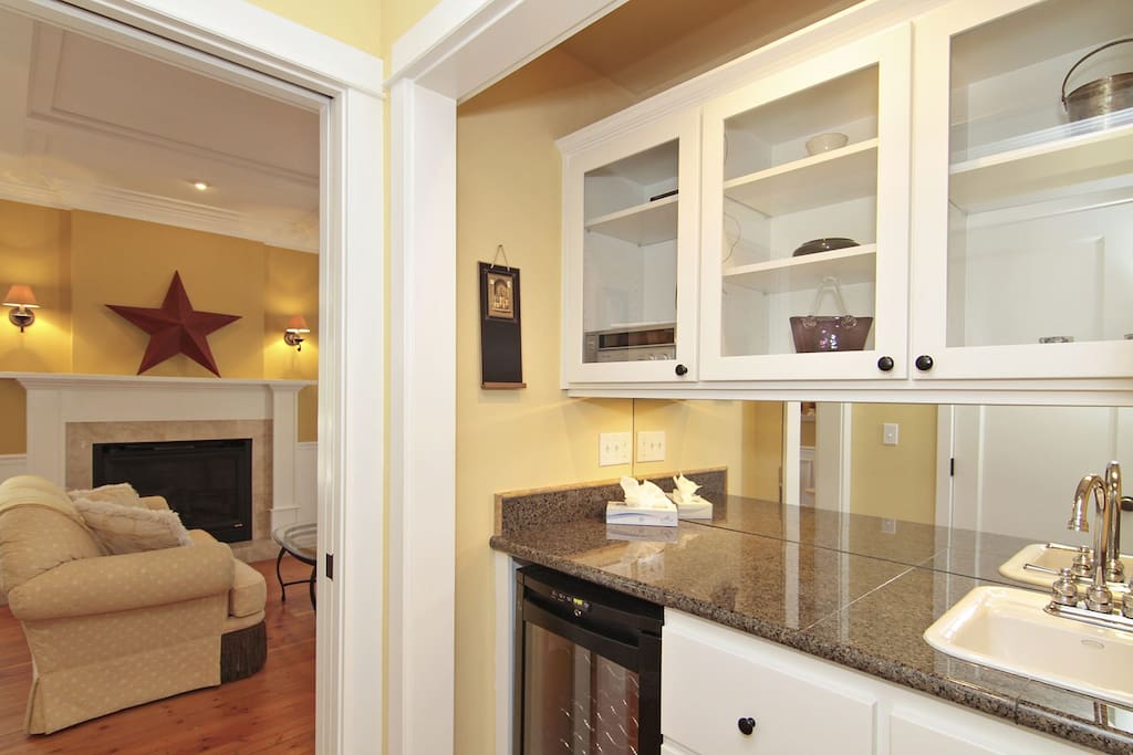 Wet bar between formal living room and kitchen.