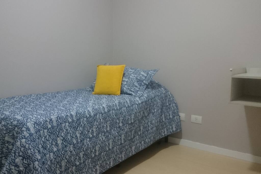 Cama de Solteiro com colchão adicional