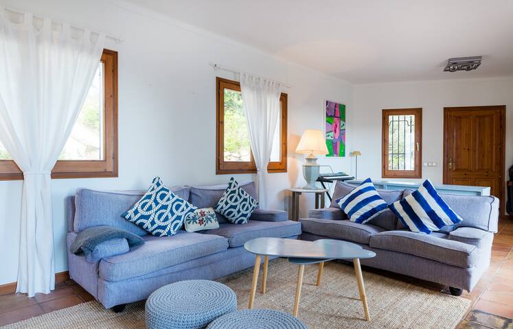 House great views , walking distance to the beach gallery image 4