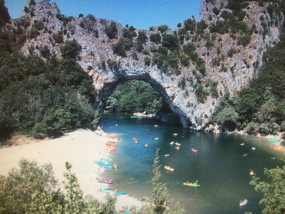 Les gorges de l Ardèche à faire absolument en Canoë