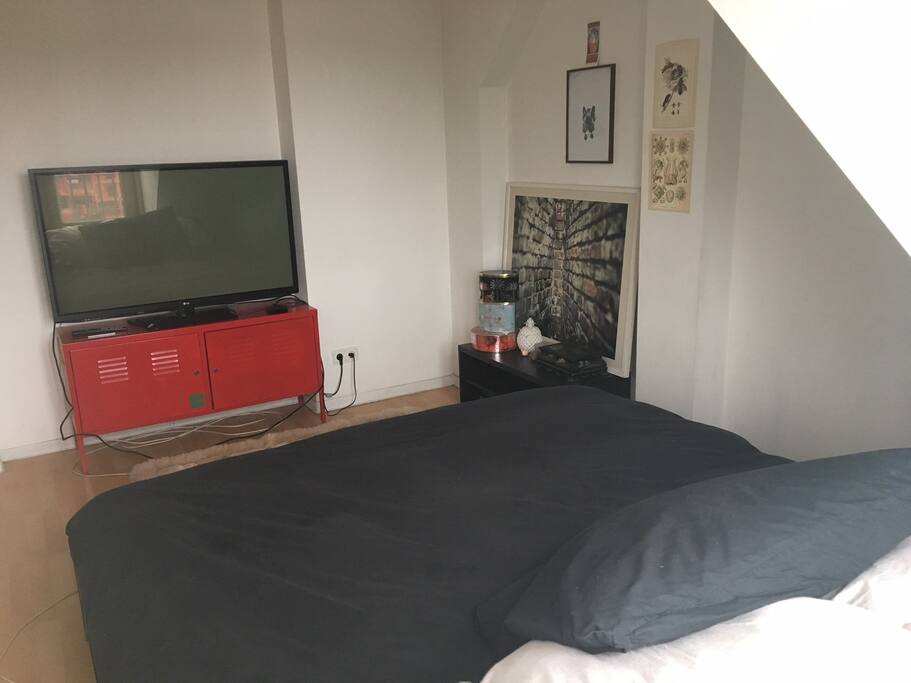 Opposite picture of room with big TV and Apple TV to use if wanted.