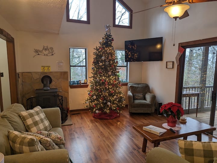 Tree House Retreat Close To Helen With Game Room! - Clarkesville, GA
