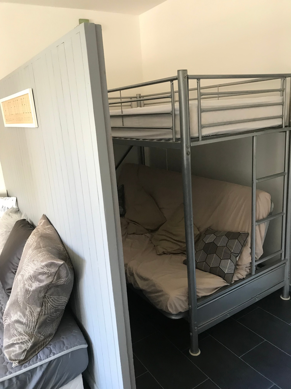 Kombinovaná rozkladacia pohovka na poschodovej posteli 